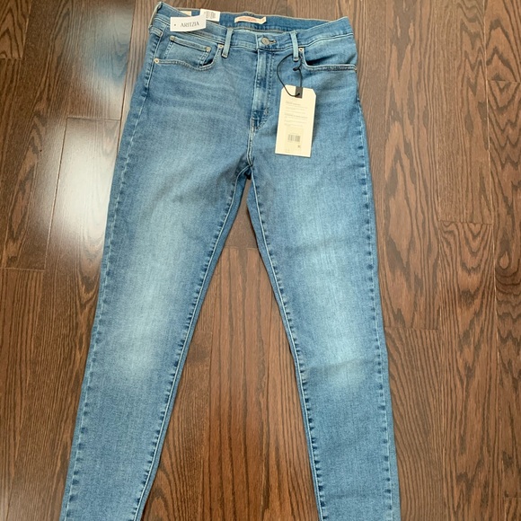 Levis Mile High Skinny Jean